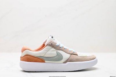 真标耐克Nike Sb Force 58低帮休闲板鞋 是一款将前沿创新带入街头的单品 它具有硫化杯底 具有出色的耐用性和灵活性 使用帆布和绒面革 在饰面上放置通