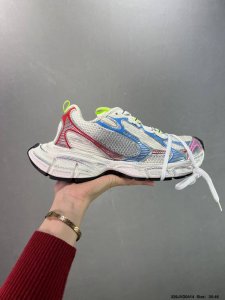 公司级Balenciaga 巴黎世家 采用环保再生超纤革与网眼织物鞋面材质 原鞋一致重度做旧效果 ，全原装Eva环保去臭环型鞋垫，全新开发5层私模,搭载轻量发泡