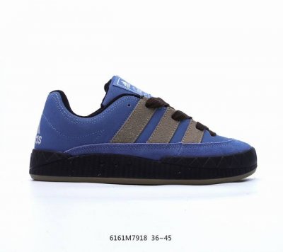 Adidas Adimatic Low 马蒂奇系列低帮 复古鲨鱼面包鞋运动休闲滑板板鞋 整个鞋面由色彩艳丽的麂皮制成，搭配品牌标志性大尺寸三条纹 Logo，超宽