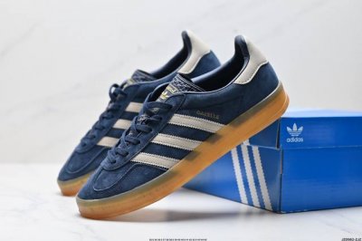 公司级Adidas Originals Gazelle Indoor 三叶草休闲防滑耐磨低帮板鞋 鞋头出色设计 塑就出众贴合感 稳固的后跟贴合足部曲线设计 软弹