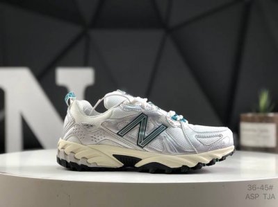 真标带半码采用环保超纤革组合牛津布鞋面材质，全新开双层组合Abzorb缓震中底,外置锯齿防滑耐磨橡胶大底跑出去要更野，Nb新百伦New Balance Ml61