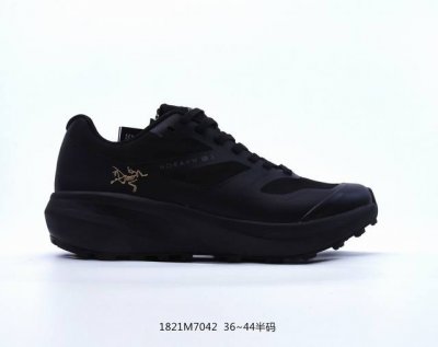 公司级 始祖鸟男鞋arcteryxkonseallt 户外高性能超轻舒适透气 休闲运动徒步登山鞋 始祖鸟 这款konseal 户外鞋的设计可应对多数技术路线和长