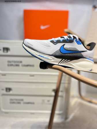 Nk Air Zoom pegasus 41 登月跑鞋 登月41代超轻网面跑步鞋 脚跟区域营造出色舒适度，而在鞋底部分，搭载全掌型Zoom Air配置耐克网面透 - 点击图像关闭