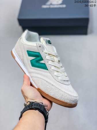 公司级new Balance Urc42 Nb复古跑鞋 绒布拼接舒适耐磨跑步鞋限定 以更纯粹的复古风格设计打造的全新造型 侧身还以解构设计 将 N 字标志以做旧 - 点击图像关闭
