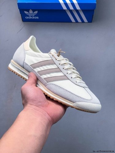 集图 阿迪达斯Adidas Sl 72 Rs 全新重置版本，将这款复古鞋型用尼龙材质呈现，最终拼接麂皮材质，让该鞋型上脚既有舒适透气性又有满满的复古质感 050