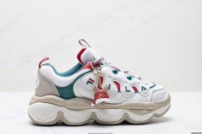 公司级Fila斐乐 Pease 豌豆鞋 时尚舒适百搭 防滑耐磨 低帮生活休闲鞋 鞋面设计理念源自于历史篮球鞋款 Smash 从其复古鞋面提炼元素 结合板鞋鞋底做