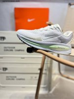 Nike Vomero 18 耐克 舒适减震防滑 低帮跑步鞋 全掌Reactx泡绵中底 前掌和后跟还配备了Air Zoom气垫单元 据说跑起来更快更舒适哦 这次