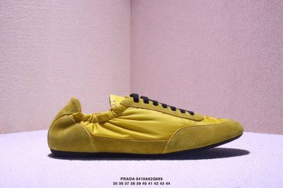 Prada 休闲运动鞋板鞋同步 小红书爆款 非常火爆 非常难买的一款鞋 可想而知小香控不可错过的 颜值与舒适并存的 简约百搭小白鞋 超级百搭，闭眼入谁穿谁好看