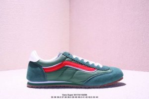 全新系列 Vans Super Lowpro 复古薄底 Vans Super Lowpro 的原型为 Vans 在上世纪 80 年代推出的一款竞赛鞋 Style