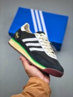 Adidas Originals Sl 72 Rs Jr7973 阿迪经典复古慢跑鞋 #鞋款采用舒爽尼龙鞋面、绒面革饰面和皮革细节等设计。与此同时，搭载着 Ec