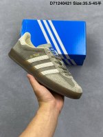 阿迪达斯 Adidas Originals Gazelle Indoor 复古三叶草防滑透明橡胶板鞋经典运动鞋 德训鞋 这款经典鞋,忠于原版设计,缀撞色三条纹和