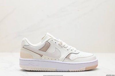 公司级w Nike Gamma Force兼顾舒适脚感和出众风范，演绎匠心之作。结构性的支撑贴合感结合复古篮球设计，塑就场外全明星风范。 货号:Dx9176-