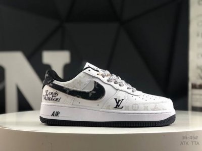 真标带半码 耐克 Nike Air Forc 1 Low 低帮 板鞋 Force 1 Low 空军一号低帮百搭休闲运动板鞋。柔软、弹性十足的缓震性能和出色的中底