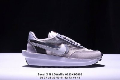 Sacai X N Ldwaffle ”Midnight Spruce And University Red“ 华夫2.0 黑蓝红解构 三方联名 采用了别致配色