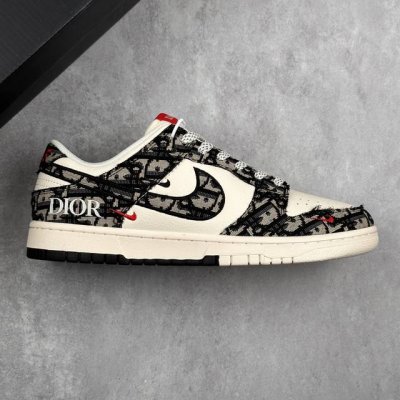 本地 核心私 Nike Dunk Low Retro X Dior刺绣联名 满天星 低帮休闲运动板鞋 原装头层材料 用料绝不含糊 独家版型蒸餾加工帶來的是更好的