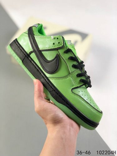 耐克nike Sb Dunk Low 卡通动漫 复古低帮休闲运动滑板板鞋。采用脚感柔软舒适zoomair气垫，有效吸收滑板等极限运动在落地时带来的冲击力，为街头