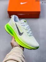 160 真标Nike Vomero 18 耐克 舒适减震防滑 低帮跑步鞋 全掌Reactx泡绵中底 前掌和后跟还配备了Air Zoom气垫单元 据说跑起来更快更