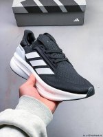 阿迪达斯Adidas Ultraboost Light轻弹系列低帮袜套式针织透气缓震休闲运动慢跑鞋 搭载Light Boost中底的Ultraboost跑步鞋历