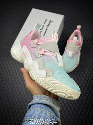 D Adidas Trae Young 1 Cotton Candy 特雷杨一代低帮实战篮球鞋 Lightstrike和Boost标志性运动鞋以冷色调出现一这款
