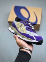 Asics Gel-Nyc 亚瑟士运动休闲透气专业跑鞋 鞋面采用反绒皮与网布拼接 透气舒适兼具休闲时尚 结合简明的配色 展现品牌的传承及引领复古流行的主题 虎爪
