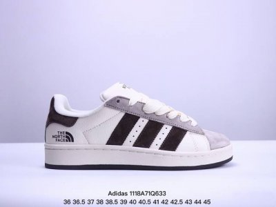 公司级海外版阿迪#北面联名定制款 Adidas阿迪达斯.面包鞋复古休闲板鞋。整个鞋面由牛皮革搭配猪八制成，品牌标志性大尺寸三条纹 Logo，超宽鞋带作为鲜明特征