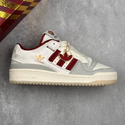 本地210 核心私 公司级蛇年限定 Adidas Forum Cny Low Cl 阿迪达斯 低帮百搭潮流休闲运动板鞋 以复古篮球鞋的外形为基础 采用皮革拼接简