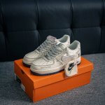 核心私 Air Force 1 原装级别 原楦头原纸板 打造纯正空军版型专注外贸渠道 全掌内置蜂窝气垫 原盒配件 原厂中底钢印、拉帮完美 货号：Xx3168 1