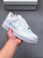 原楦数据纸版，采用硬质优质皮革鞋面材质，内置全掌Air Sole气垫。耐克 Nike Air Force 1 Low 空军一号低帮百搭休闲运动板鞋 041548