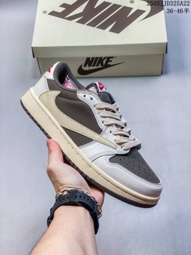 真标带半码带 乔丹一代 倒钩Air Jordan 1 乔1 低帮Aj1系列 运动鞋复古休闲篮球鞋 提高了与足部的贴合度 给人不一样的穿着体验 鞋底的平稳支撑 让