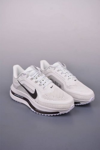nike pegasus premium 减震防滑耐磨透气 低帮跑步鞋 兼顾迅疾外观和稳固脚感 后跟覆面和中足动态支撑巧妙融合 缔造稳定顺畅的迈步体验 官方货号