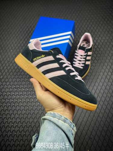 公司级adidas Handball Spezial 官方正确版本 阿迪达斯经典款 复古休闲板鞋 全鞋采用反毛皮制作 牛筋耐磨大底 承载青春情怀的板鞋 经典三条