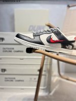 Nk Dunk Low Cdg联名 三方联名 Sb低帮休闲板鞋 #美国著名户外品牌与日本东京设计师川久保玲Cdg联合打造街头滑板鞋，有北面雪山简约的风格，还有C
