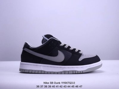 耐克nike Sb Dunk 复古低帮休闲运动滑板板鞋。采用脚感柔软舒适zoomair气垫，有效吸收滑板等极限运动在落地时带来的冲击力，为街头运动者们提供更好的