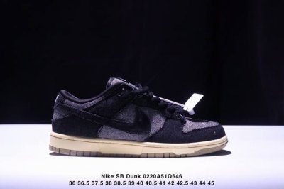 耐克Nike Sb Dunk Low Pro蝙蝠侠红 扣篮系列复古低帮休闲运动滑板板鞋。采用脚感柔软舒适Zoomair气垫，有效吸收滑板等极限运动在落地时带来的