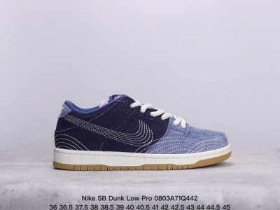耐克 Nike Sb Dunk Low Pro 复古低帮休闲运动滑板板鞋。采用脚感柔软舒适zoomair气垫，有效吸收滑板等极限运动在落地时带来的冲击力，为街头