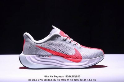 Nike Air Zoom Pegasus 登月跑鞋 网面透气跑步鞋 兼顾迅疾外观和稳固脚感 后跟覆面和中足动态支撑巧妙融合 缔造稳定顺畅的迈步体验 采用密度更