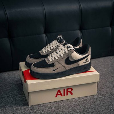 330 核心私 air Force 1 原装级别 原楦头原纸板 打造纯正空军版型专注外贸渠道 全掌内置蜂窝气垫 原盒配件 原厂中底钢印、拉帮完美 货号：Kk19