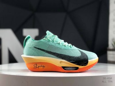 230 nike Air Zoom Alphafly Next% 马拉松气垫跑鞋 货号：Hj7041 300 中底前掌两个相邻的 Zoom Air 气垫单搭配