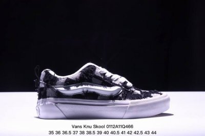Vans Knu Skool Vans蛇年预定长毛黑白长毛款胖胖鞋。黑白色牛苏长毛特色工艺。最简约最大方百搭休闲面包鞋鞋 尺码：35 36 36.5 37 38