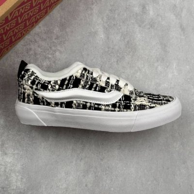 本地 核心私 万斯 Vans Knu-Skool 面包鞋 坎普尔 茱利安系列低帮复古硫化休闲运动板鞋“肥胖版大Logo” 要说整个年最为热门的鞋型之一， 面包鞋