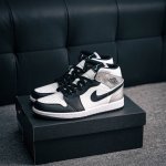 核心私 Air Jordan 1 乔丹篮球鞋男女运动鞋潮流板鞋 货号：Dq8423 103 尺码：36 37 37.5 38 38.5 39 40 40.5 4