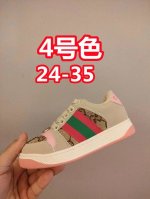 出口欧洲版古驰Gucci头层皮 Gucci古驰新款儿童休闲鞋 Size：24-35码 必入的大牌系列，经典古驰小蜜蜂系列。出口欧版，货不多卖一双少一双。 优质皮