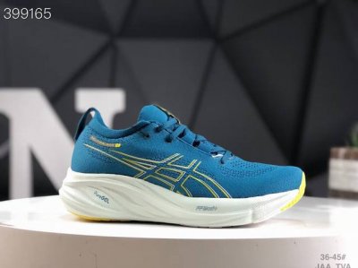 Asics 亚瑟士Gel-Nimbus 26稳定跑鞋鞋面采用双层提花网面设计，提高包裹性和透气性，后跟搭载稳定系统科技T-Gel提升整体支撑力和结构感，减少对身