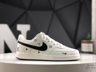 220 Nike Court Vision 低帮百搭 透气休闲运动板鞋 兼顾舒适脚感和出众风范 演绎匠心之作 结构性的支撑贴合感结合复古篮球设计 电绣工艺 皮料