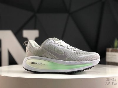 真标带半码耐克 Nike Vomero 18 舒适减震防滑 低帮跑步鞋 全掌Reactx泡绵中底 前掌和后跟还配备了Air Zoom气垫单元 据说跑起来更快更舒