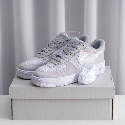 核心私 Air Force 1 原装级别 原楦头原纸板 打造纯正空军版型专注外贸渠道 全掌内置蜂窝气垫 原盒配件 原厂中底钢印、拉帮完美 货号：Ci005 0