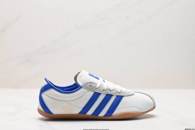 公司级Adida阿迪达斯Tokyo Pack舒适百搭经典休闲运动鞋 此次为Tokyo系列带来三双全新配色，清爽蓝色绒面搭载白色皮革三条纹，增添了复古干净的印象；