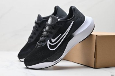 公司级Nk Zoom Fly 5超轻休闲缓震碳板跑步鞋 外围搭載轻量级Sr02泡棉载体.鞋面采用轻盈网眼设计.鞋垫与原厂一致采用Zoomx粘接而成. 货号:Fq