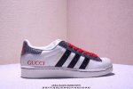 Adidas Gazelle Indoor W定制贝壳头Gucci 三叶草休闲防滑耐磨低帮板鞋鞋头出色设计 塑就出众贴合感稳固的后跟贴合足部曲线设计软弹舒适 不