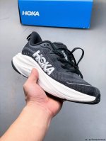 集图 Hoka Skyflow 夏季新款专业竞速跑鞋耐磨稳定透气运动鞋 Skyflow 是一款全新的日常训练鞋，采用超临界发泡 Eva 中底，它拥有以脚跟为中心